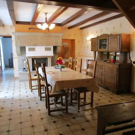 Maison Authentique Avec Cheminee, Grand Jardin, Activites Et Proche De Vittel - Fr-1-589-119 Nyaraló