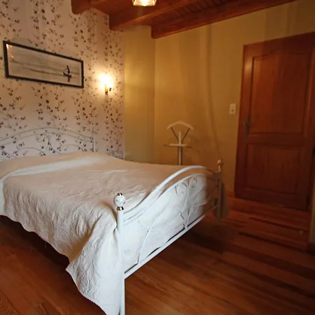 Maison Authentique Avec Cheminee, Grand Jardin, Activites Et Proche De Vittel - Fr-1-589-119 Nyaraló